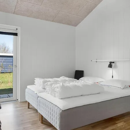 Gorgeous In With Kitchen Feriehus *