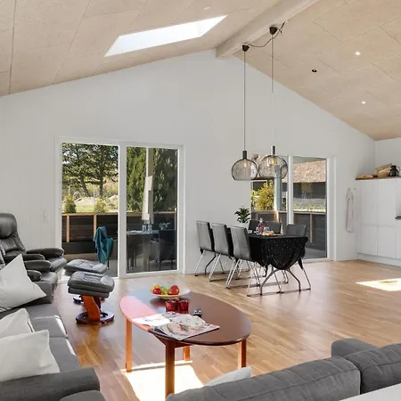Gorgeous In With Kitchen Feriehus *