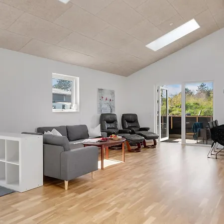 Gorgeous In With Kitchen Feriehus